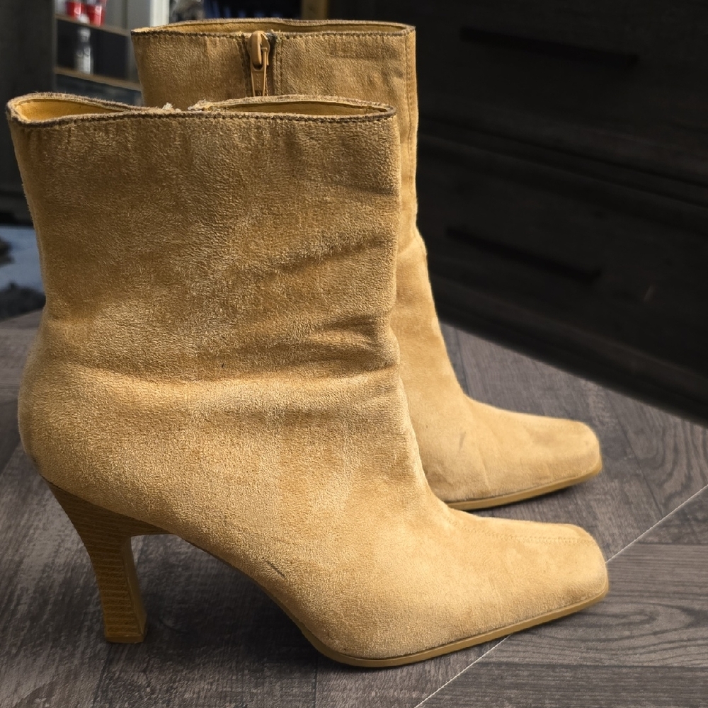 Elegant Tan Suede Ankle Boots